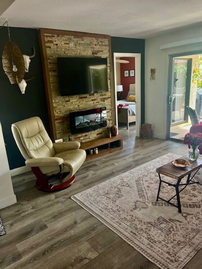 Building Photo - Great Summer Rental at a Great Price! Available any 30 day time frame between May 15 through Octo...