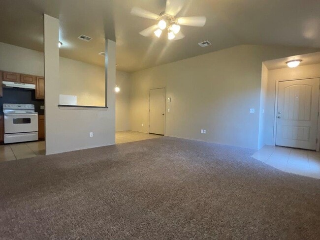 Building Photo - 3631 Vanguard Dr