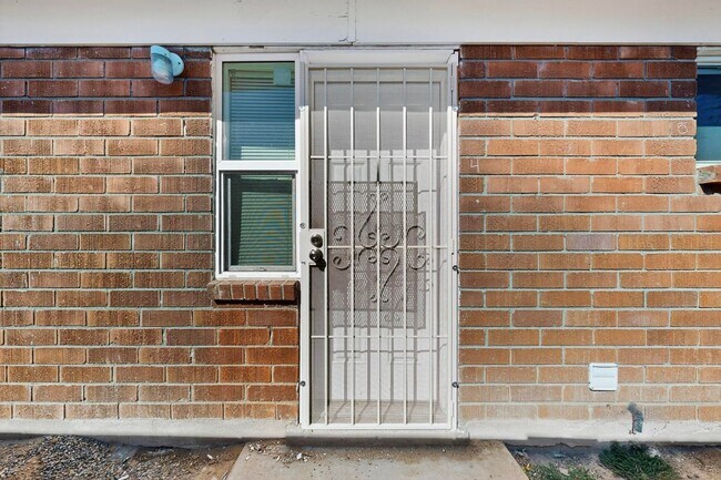 Building Photo - 540 Cardenas Dr SE