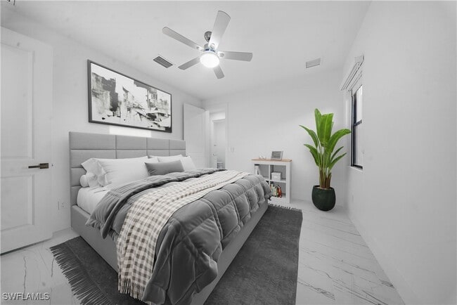 Building Photo - 1124 NE 35th Ln