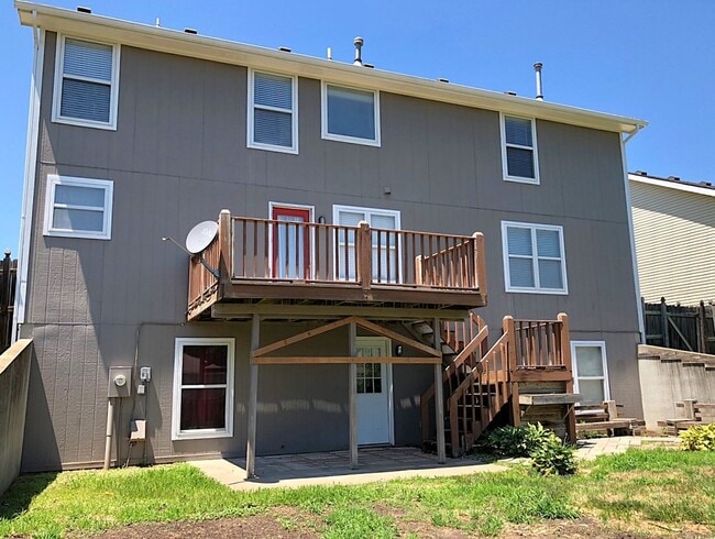 Building Photo - COMING SOON!! 5 Bed, 3.5 Bath, Pet Friendly!!