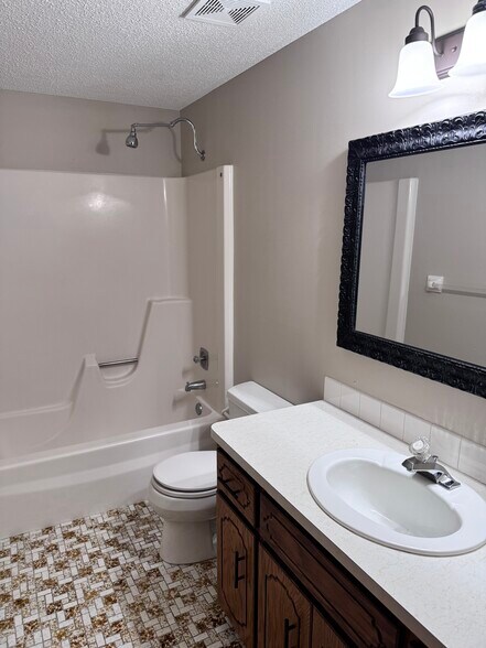 Full Bathroom - 3709 229th Ln NW