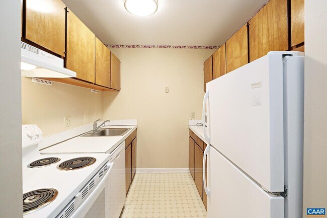 Building Photo - 545 Burgoyne Rd
