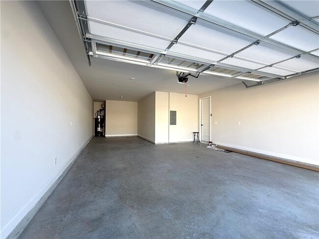 Building Photo - 3227 Madeira Dr