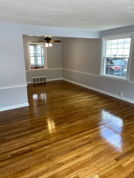 Lots of light - 2529 Broad Blvd