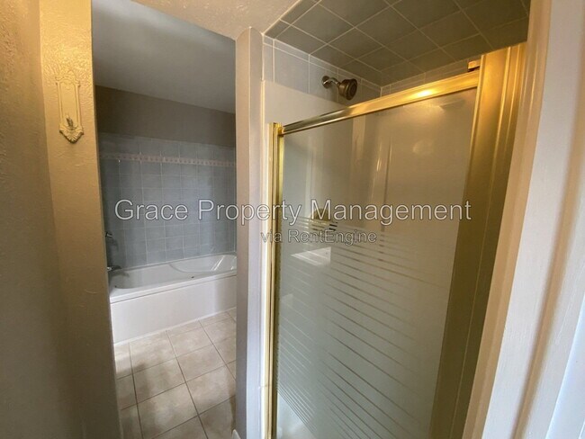 Building Photo - 10870 Stuart Cir