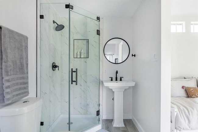 Building Photo - 2405 Trafalgar Dr