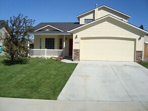 Building Photo - Spacious Beautiful Caldwell 3 Bed 2 Bath Home