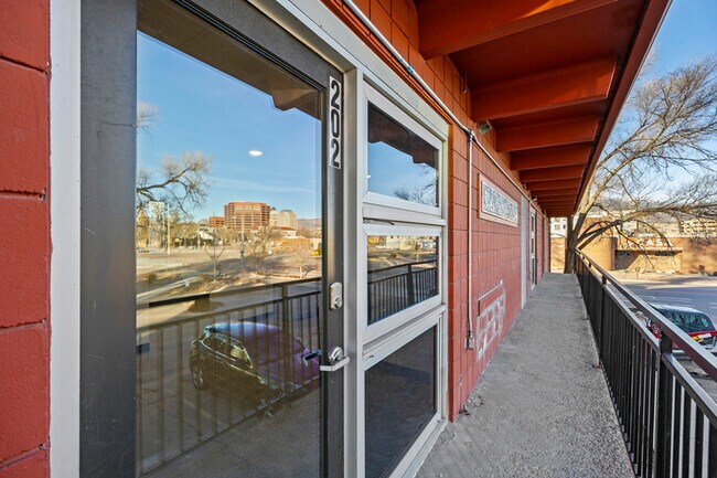 Building Photo - 415 S Weber St