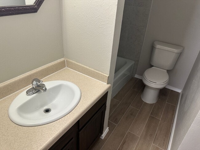 Building Photo - Great Duplex in Irving!