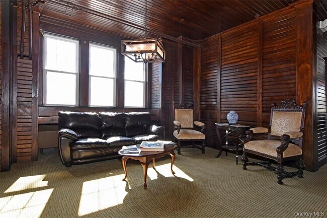 Building Photo - 352 Carroll Close