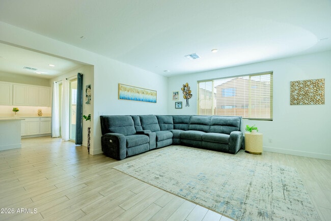 Building Photo - 21513 E Sparrow Dr