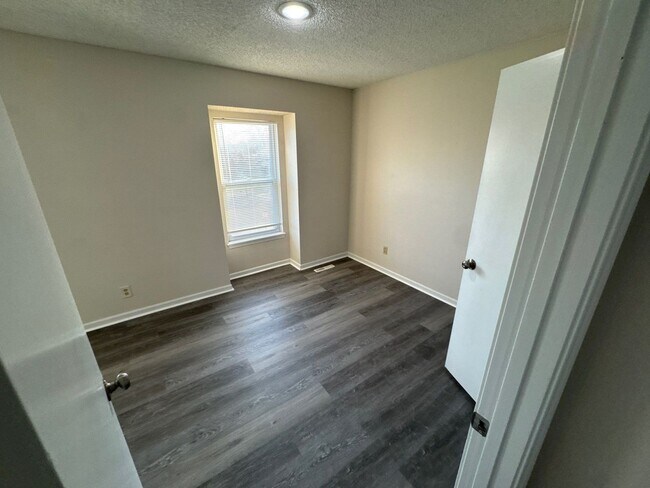 Building Photo - Duplex