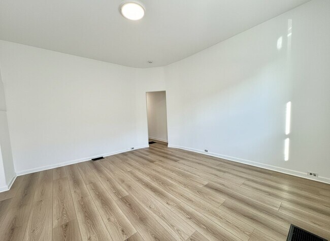 Building Photo - 358 E Hector St