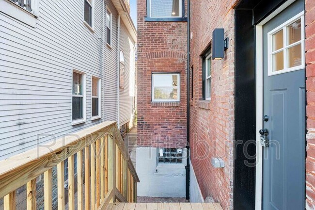 Building Photo - 161 Morewood Ave