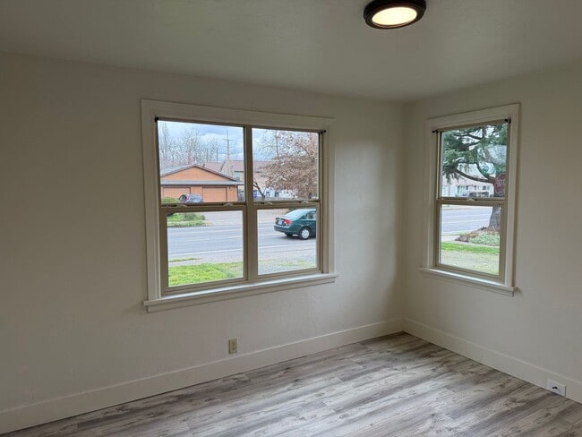 Building Photo - Charming 2 bed 1 bath house in a great neighborhood!