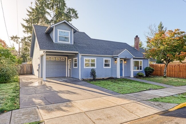 Building Photo - Charming Silverton Home Near Downtown