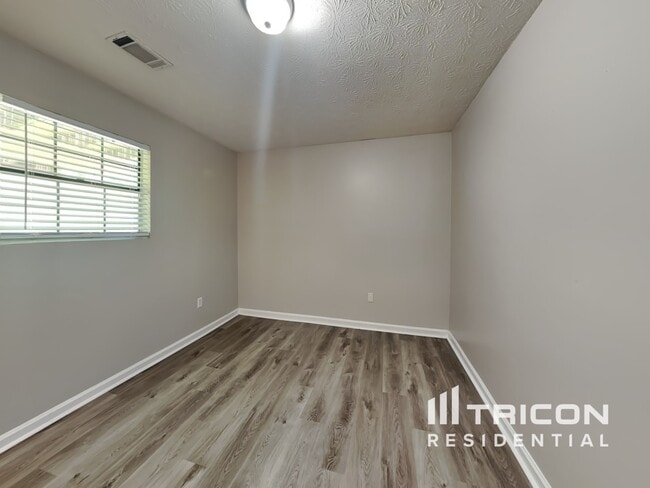 Building Photo - 5708 St Thomas Dr