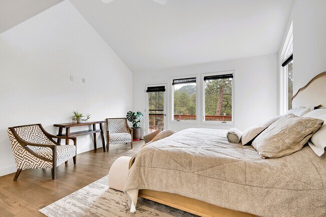 Building Photo - 28384 Kinnikinick Rd