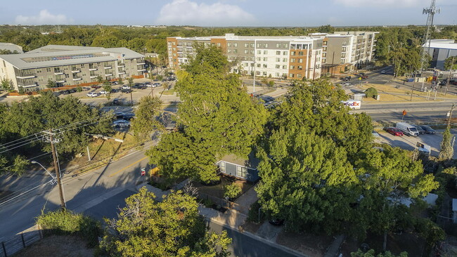 Building Photo - 1007 Gullett St