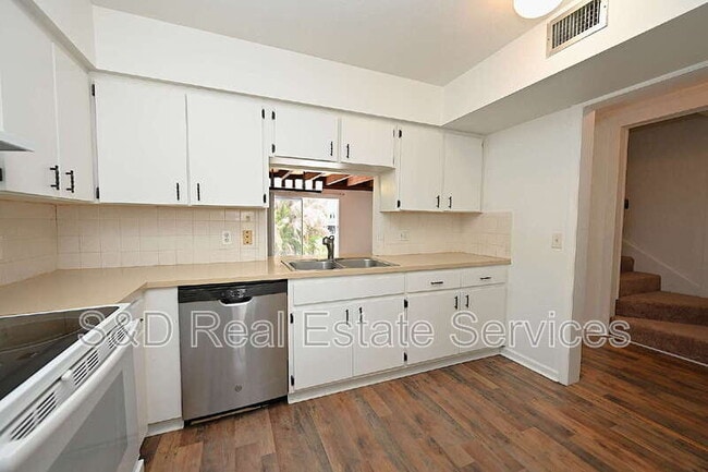 Building Photo - 2249 9th St SE