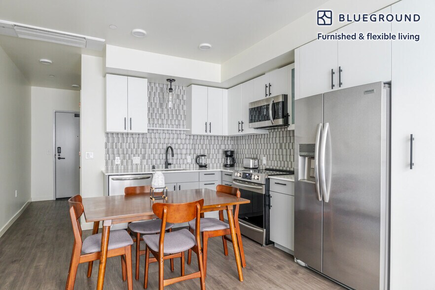 Building Photo - 10050 NE 10th St