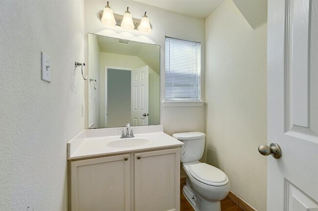 Building Photo - 1531 Parkfield Cir