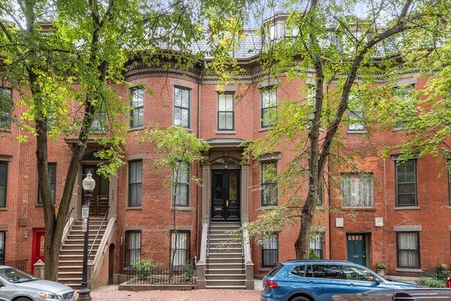 Primary Photo - 228 W Canton St