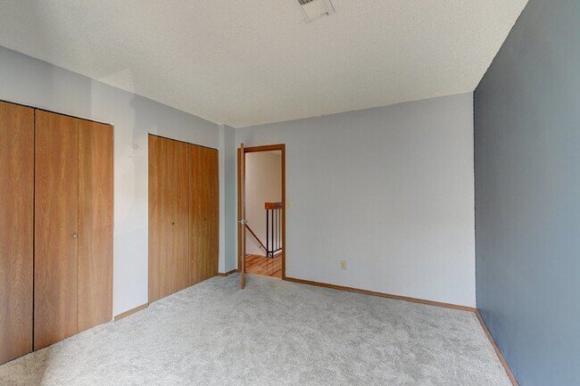 Building Photo - $2,400 - 2-Bed, 1.5-Bath Townhome in Lakewood Updated Throughout, With Garage + AC, Near Bear Cre...