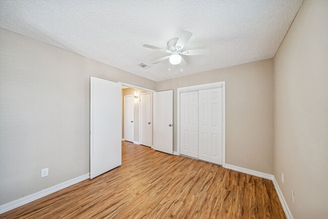 Building Photo - Peacock Hills Home