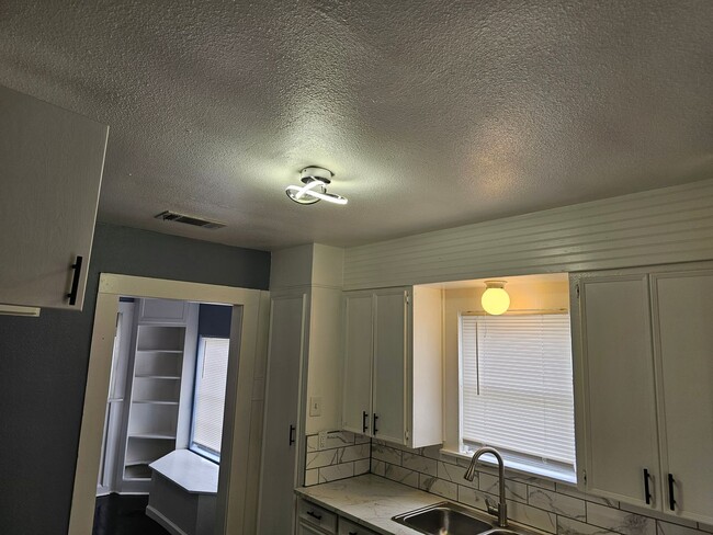Building Photo - 2 bedroom house for rent in Downtown Killeen