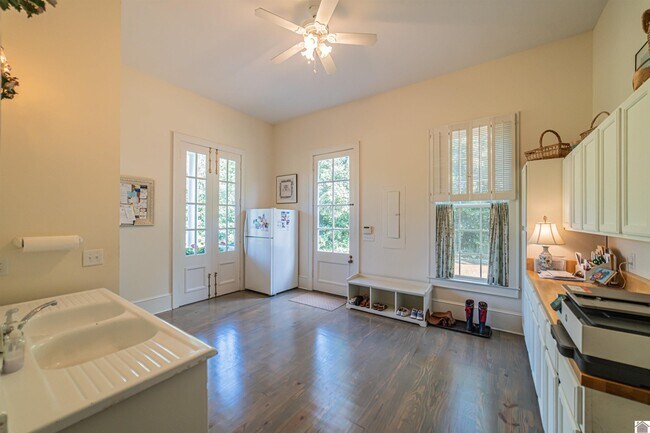 Building Photo - 2500 Biggs Rd