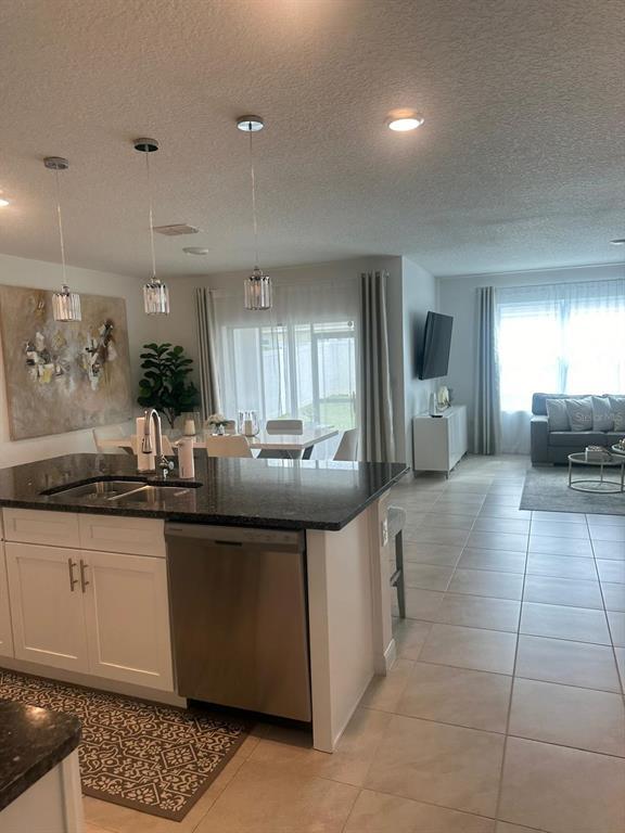 Building Photo - 1823 Bluepoint St