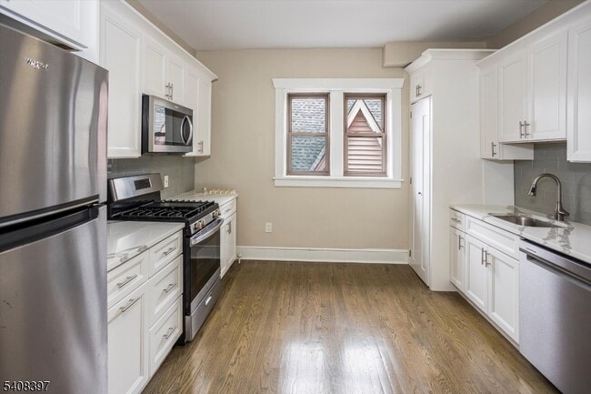 Building Photo - 204 Church St