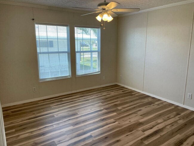 Building Photo - Lovely 2 bedroom 2 bath Annual Rental  hom...
