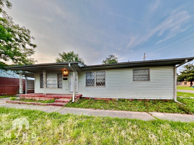 Primary Photo - 302 Mc Cartney Blvd