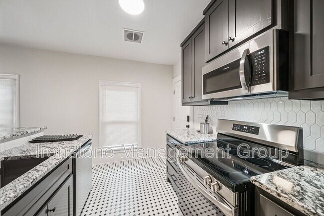 Building Photo - 1435 S Peoria Ave