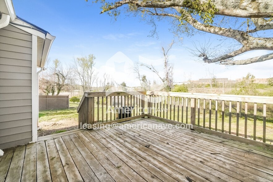 Building Photo - 20 Watson Dr