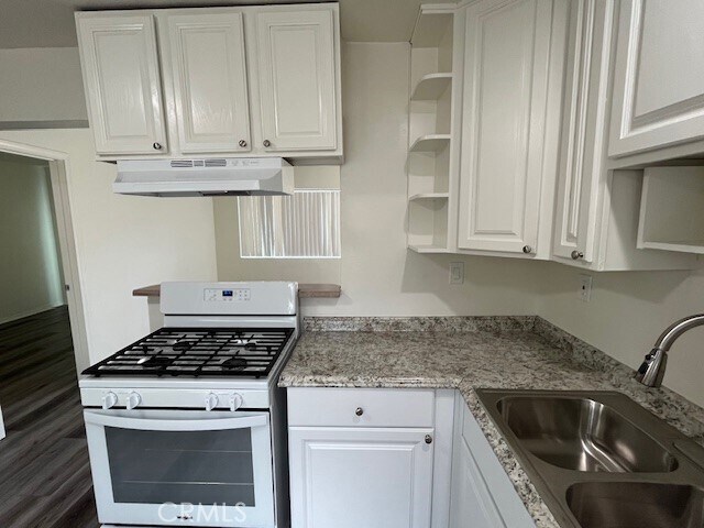 Building Photo - 45521 Sunset Ln
