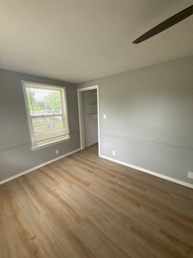 Building Photo - 3 Bedroom Home in Dearborn