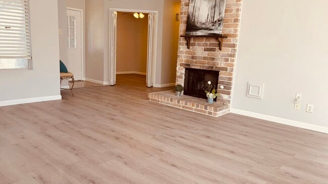 Building Photo - 2403 Chimneystone Cir