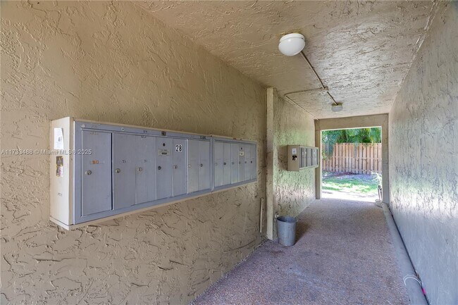 Building Photo - 2530 Coral Springs Dr