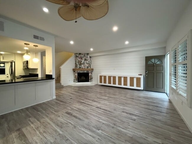 Building Photo - OB Beach House! 3 Bed 2.5 Bath A Block Fro...