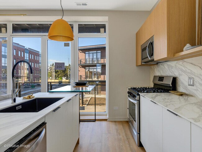 Building Photo - 2801 N Thatcher Ave