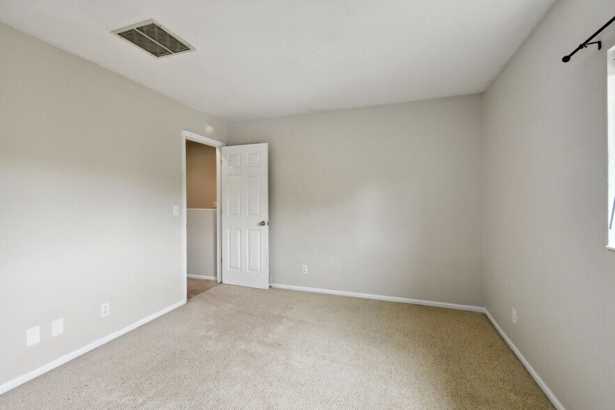 Building Photo - 11040 Claude Ct