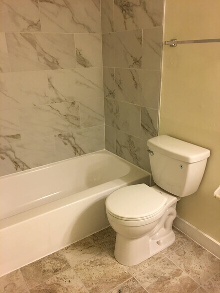 Building Photo - 10241 Prince Pl