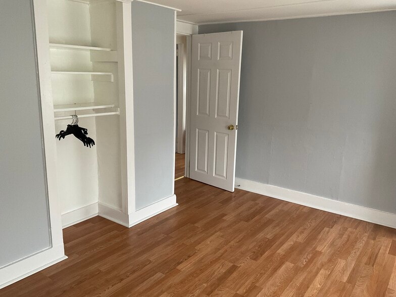 Building Photo - 376 E Blackwell St