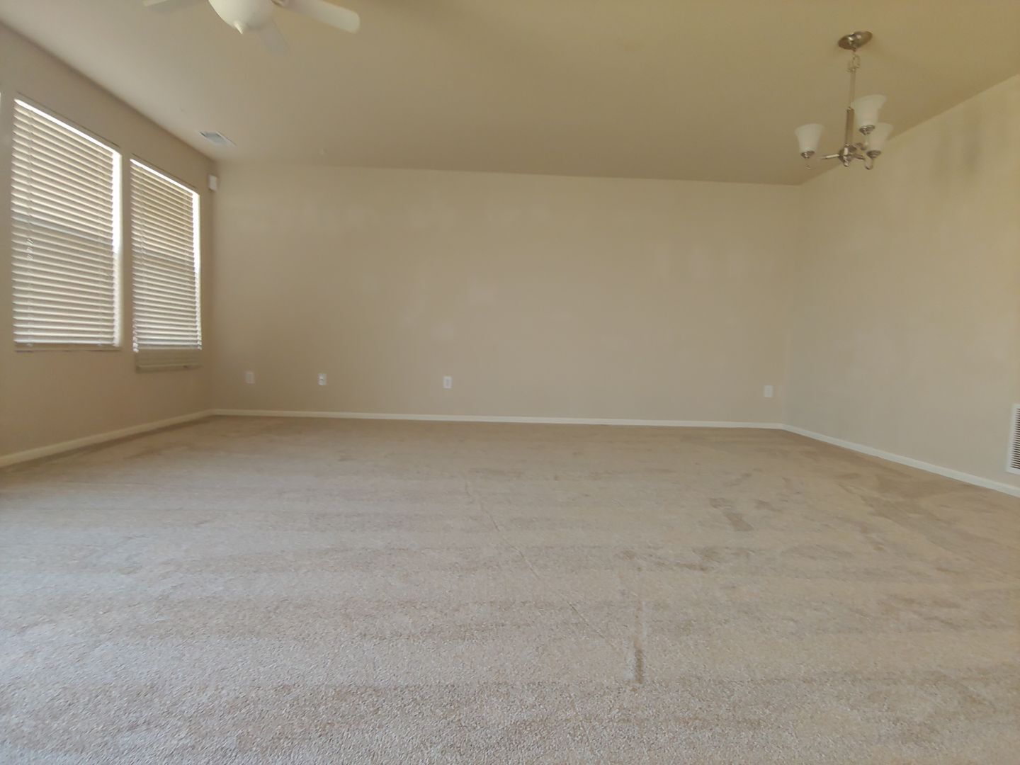 Building Photo - 392 Montgomery Dr