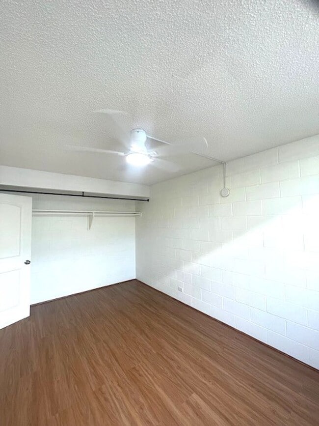 Building Photo - Renovated 2 Bedroom / 1 Bath in Honolulu