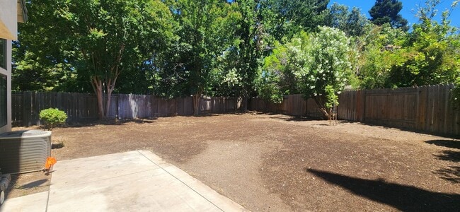 Building Photo - Wonderful 3 Bedroom 2.5 Bathroom Home in E...
